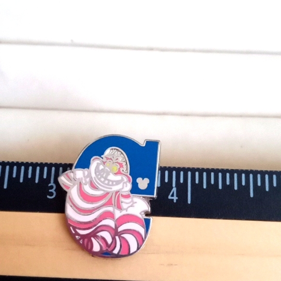 DISNEY CHESHIRE CAT ON THE LETTERS C - Picture 4 of 5